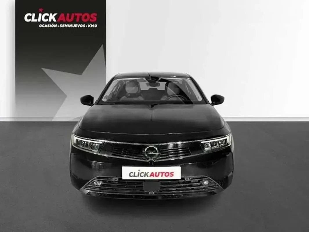 Usado Opel Astra Edition 131 CV (96 kW) 2023 Negro Utilitario