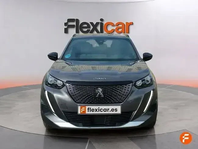Usado Peugeot 2008 Active 130 CV (95 kW) 2023 Gris SUV