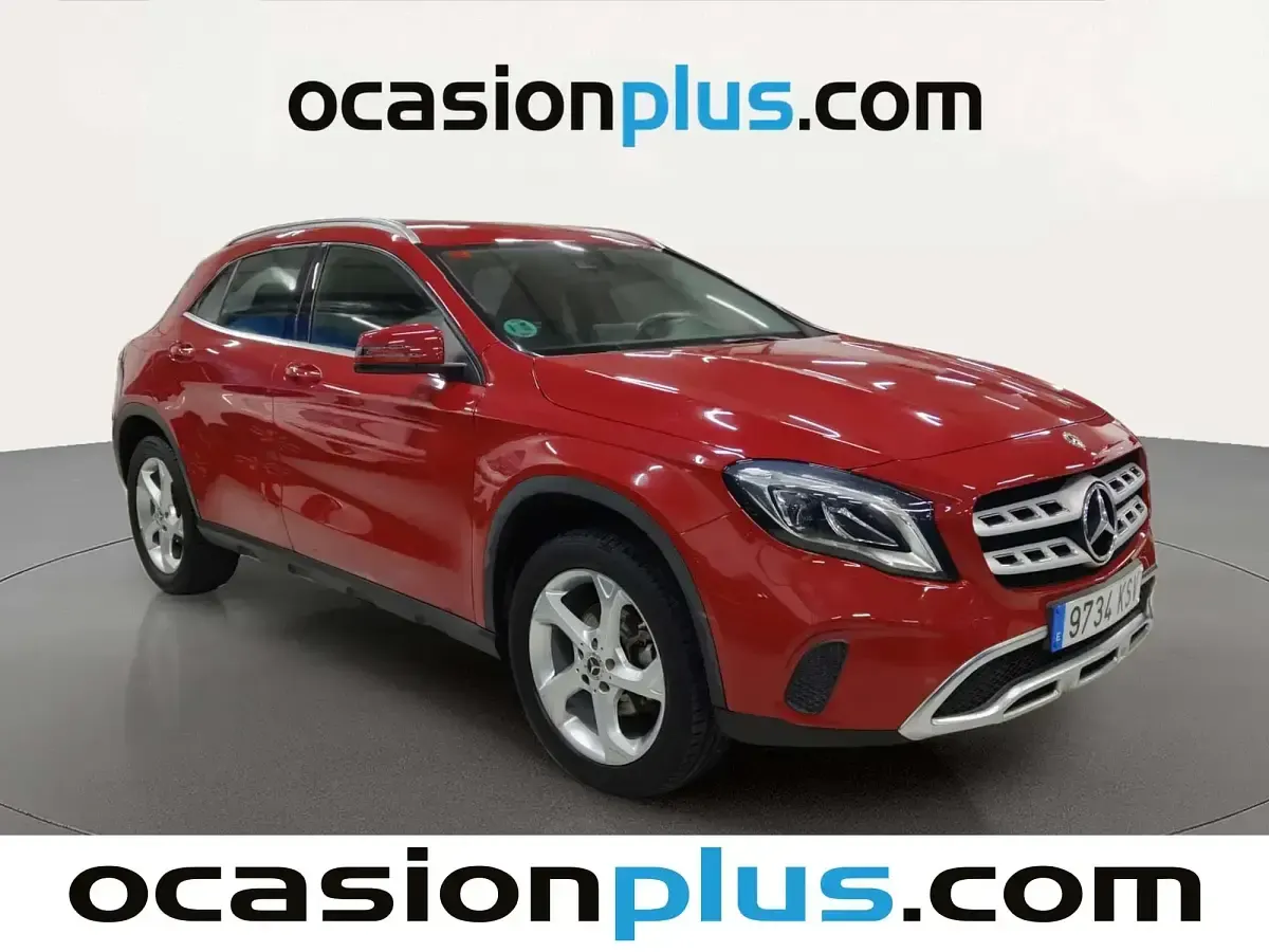 Käytetty Mercedes GLA180 122 HP (89 kW) 2019 Punainen Katumaasturi