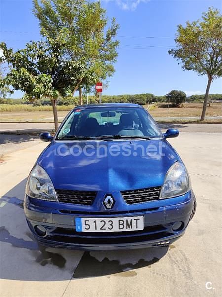 Usado Renault Clio II 75 CV (55 kW) 2001 Azul Berlina
