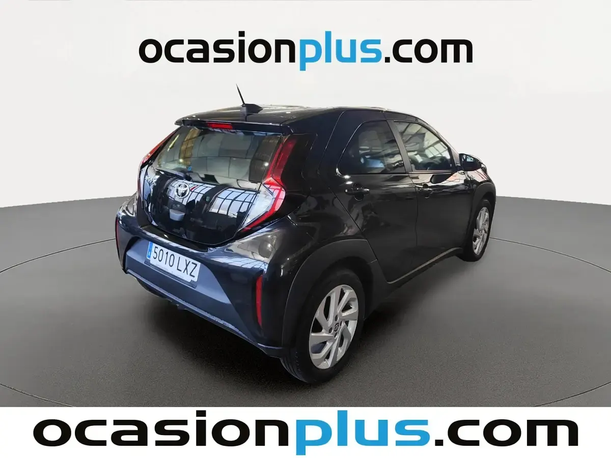 Usado Toyota Aygo X Play 72 CV (52 kW) 2022 Negro SUV