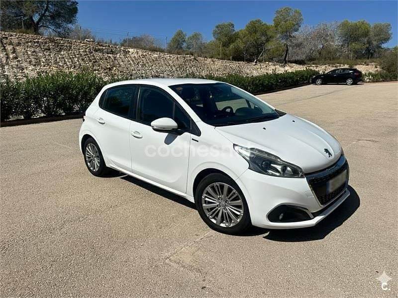 Usado Peugeot 208 110 CV (80 kW) 2019 Blanco Utilitario