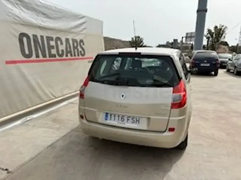 Usado Renault Grand Scénic II Privilege 110 CV (80 kW) 2007 Beige Monovolumen