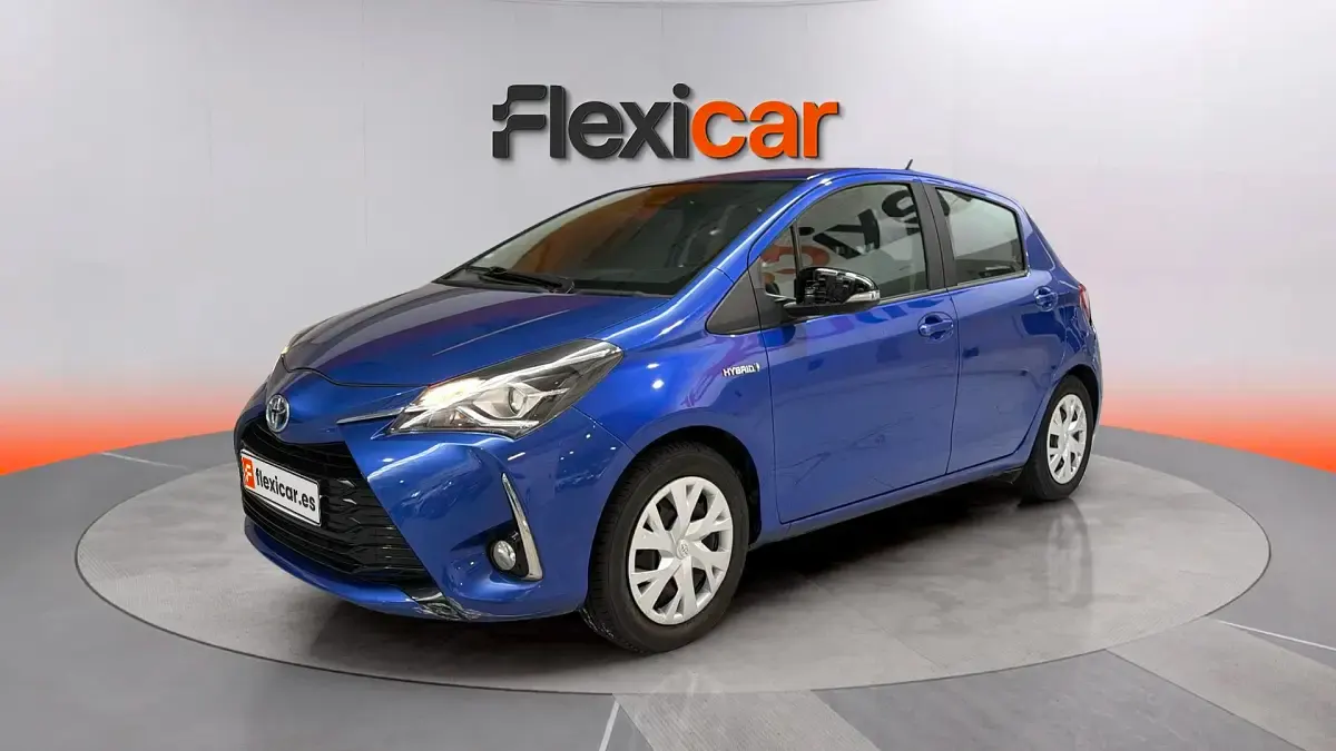 Usado Toyota Yaris Hybrid Business Edition 116 CV (85 kW) 2020 Azul Berlina