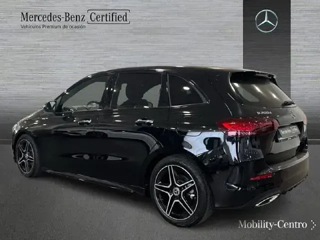 Usado Mercedes B200 150 CV (110 kW) 2023 Negro noche Utilitario
