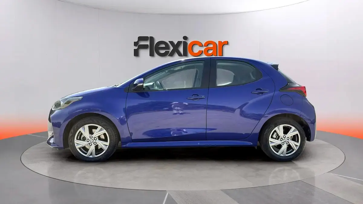 Usado Toyota Yaris Hybrid Active 116 CV (85 kW) 2025 Azul Berlina