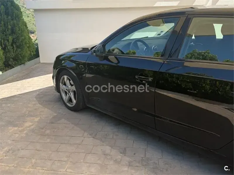 Usado Audi A3 Sport 110 CV (80 kW) 2018 Negro Berlina