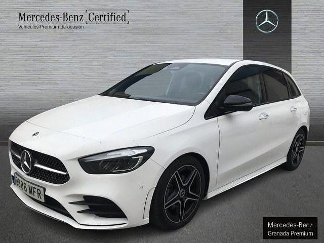 Blanco Usado 2023 Mercedes B200 AMG line Monovolumen | 32.900 € (Un poco caro) - Imagen 1/4