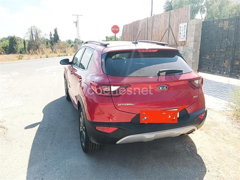 Usado Kia Stonic 120 CV (88 kW) 2018 Granate SUV
