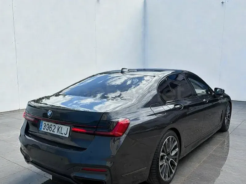 Usado BMW 730 Comfort Edition 265 CV (194 kW) 2018 Gris / plata Berlina