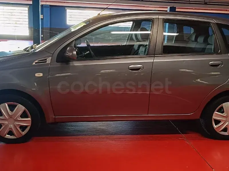 Usado Chevrolet Aveo LT 100 CV (73 kW) 2009 Gris / plata Berlina