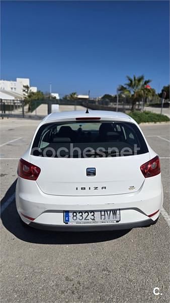 Usado Seat Ibiza Reference 90 CV (66 kW) 2014 Blanco Berlina