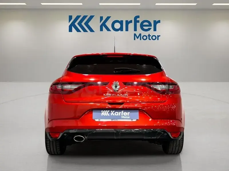 Usado Renault Mégane Zen 110 CV (80 kW) 2016 Rojo Berlina