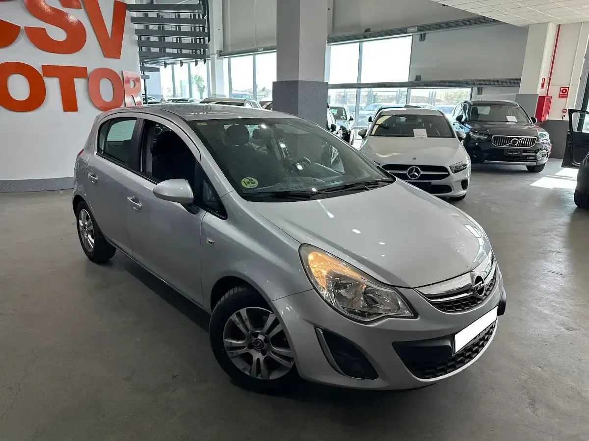 Usado Opel Corsa Enjoy 95 CV (69 kW) 2011 Gris Utilitario