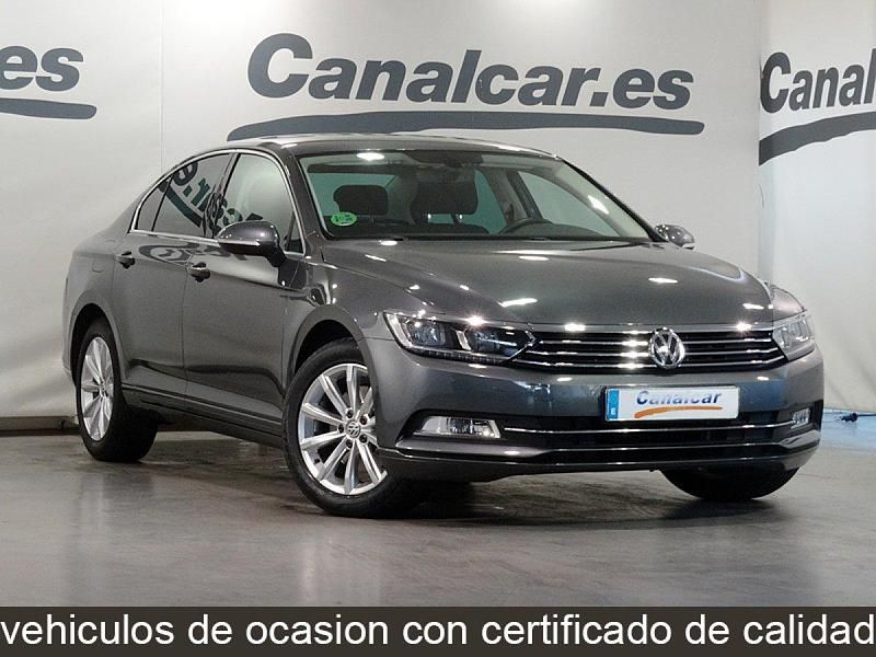 Usado VW Passat Advance 150 CV (110 kW) 2016 Gris Berlina