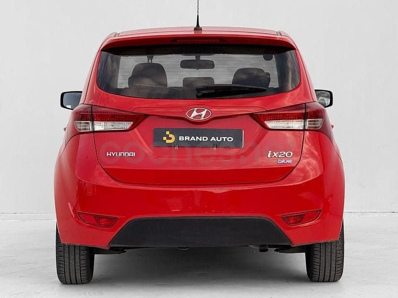 Usado Hyundai ix20 Comfort 115 CV (84 kW) 2012 Rojo Utilitario