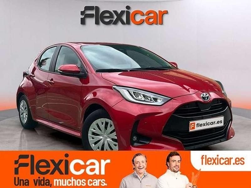 Rojo Usado 2023 Toyota Yaris Hybrid Active Utilitario | 16.990 € (Buen precio) - Imagen 1/4