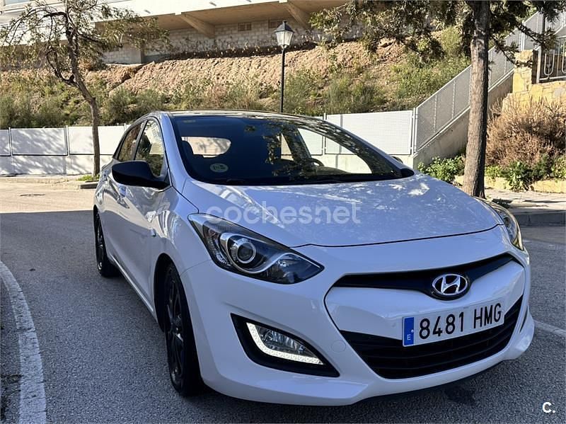 Usado Hyundai i30 90 CV (66 kW) 2012 Blanco Berlina
