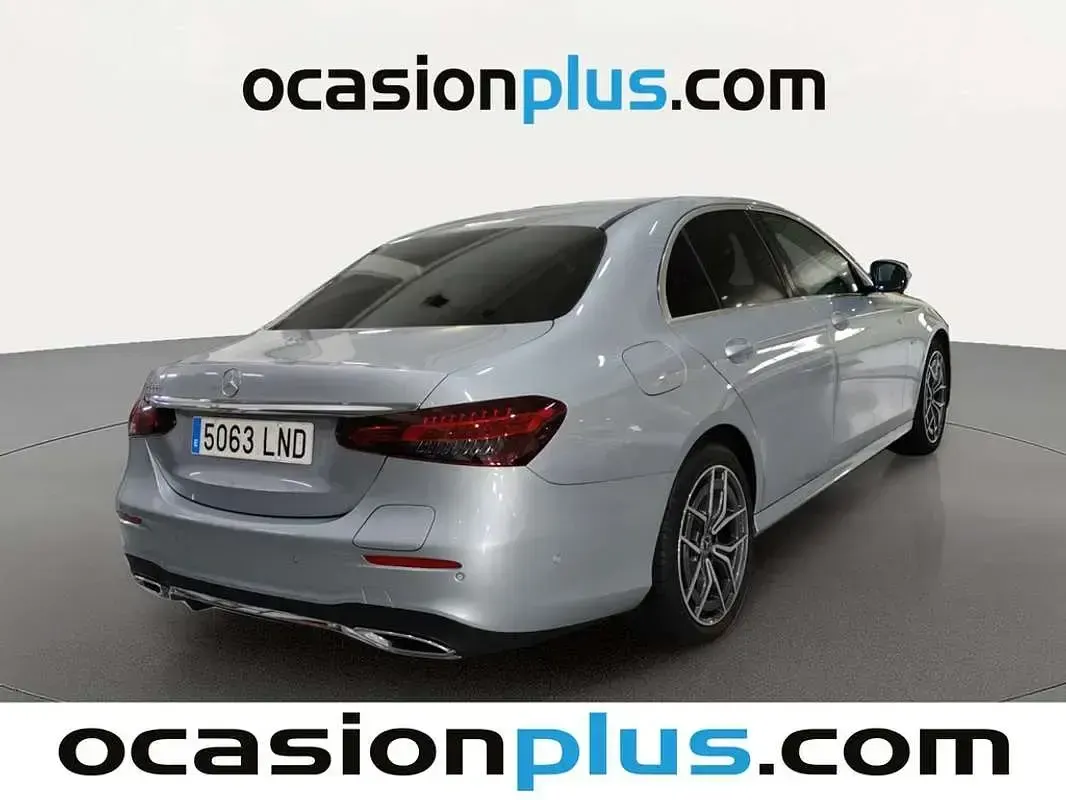 Usado Mercedes E300 321 CV (236 kW) 2021 Plateado Berlina