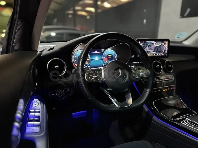 Usado Mercedes GLC220 194 CV (142 kW) 2022 Blanco SUV
