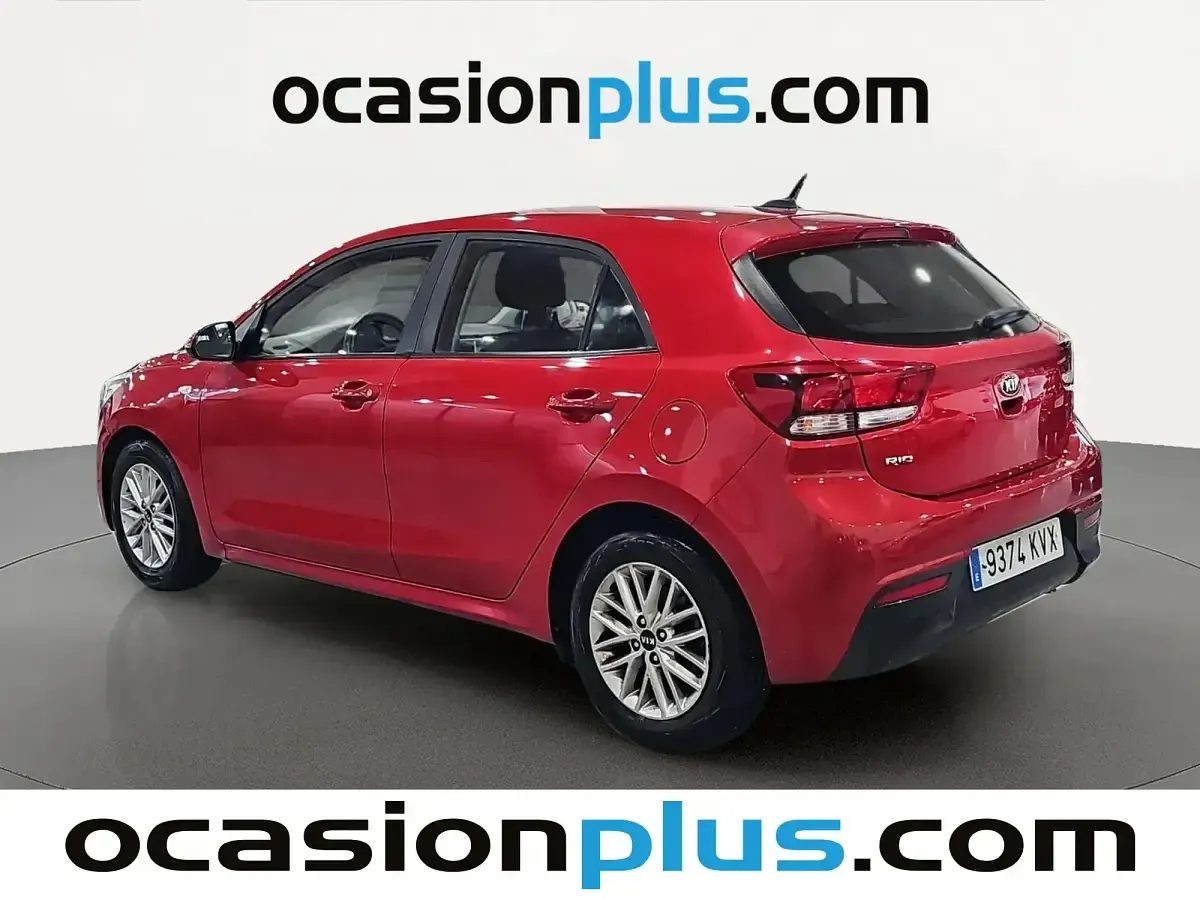 Usado Kia Rio 84 CV (61 kW) 2019 Rojo Berlina