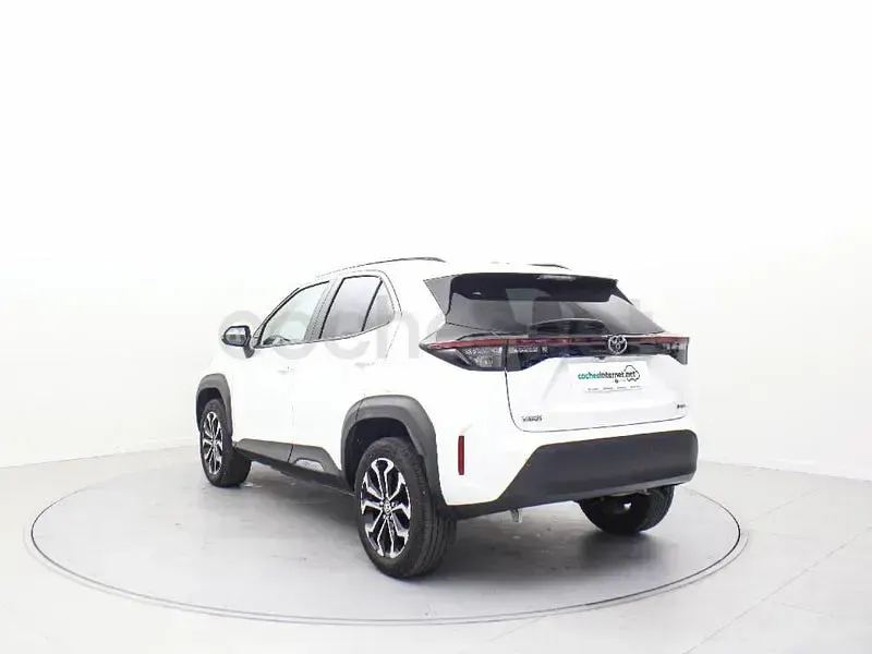Usado Toyota Yaris Cross Active 130 CV (95 kW) 2025 Blanco SUV