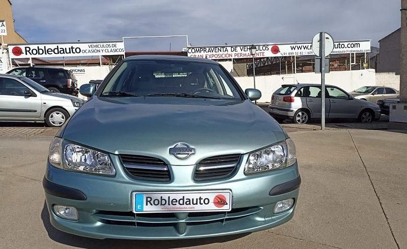 Usado Nissan Almera 112 CV (82 kW) 2001 Verde Berlina