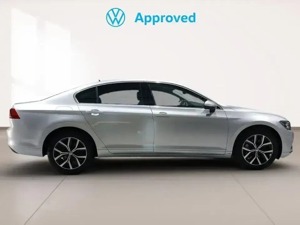 Usado VW Passat Executive 120 CV (88 kW) 2020 Gris plata Berlina