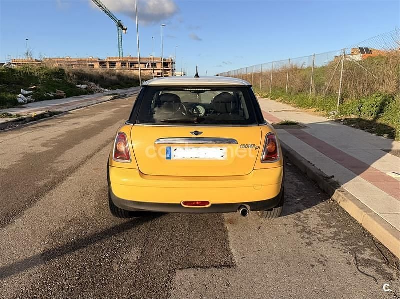 Usado Mini Cooper D 110 CV (80 kW) 2009 Amarillo Utilitario
