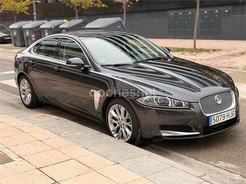 Negro Usado 2012 Jaguar XF Premium Luxury Berlina | 15.800 € (Un poco caro) - Imagen 1/4