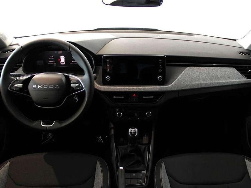 Nuevo Skoda Kamiq Selection 116 CV (85 kW) 2025 Gris plata SUV