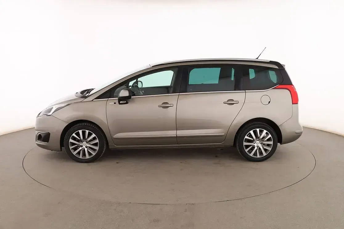 Usado Peugeot 5008 Style 120 CV (88 kW) 2014 Gris Monovolumen