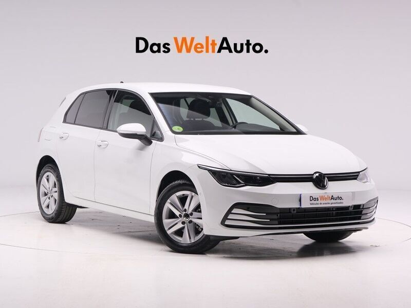 Blanco Usado 2023 VW Golf VIII Life Berlina | 23.500 € (Precio justo) - Imagen 1/4