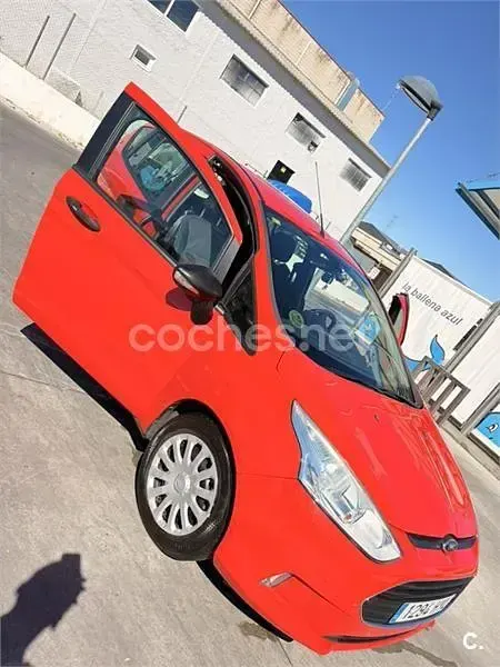 Usado Ford B-MAX Ambiente 90 CV (66 kW) 2014 Rojo Monovolumen