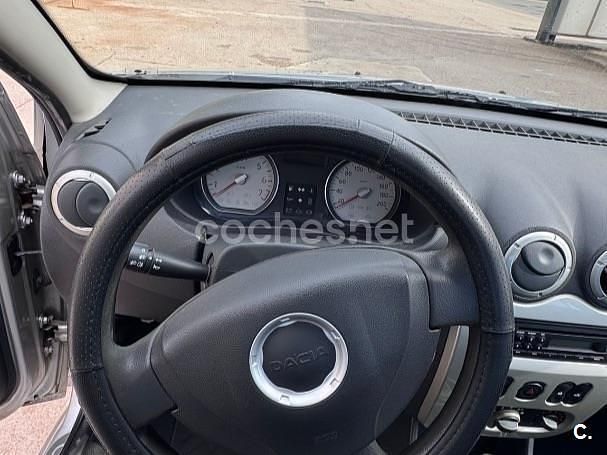 Usado Dacia Sandero Lauréate 75 CV (55 kW) 2012 Gris / plata Berlina