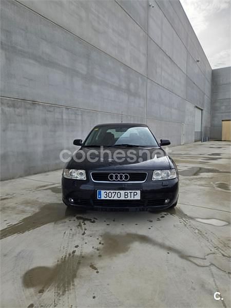 Usado Audi A3 Attraction 130 CV (95 kW) 2002 Negro Utilitario