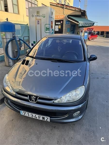 Usado Peugeot 206 70 CV (51 kW) 2007 Gris / plata Berlina