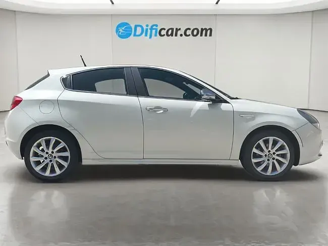 Usado Alfa Romeo Giulietta Distinctive 105 CV (77 kW) 2013 Blanco Utilitario