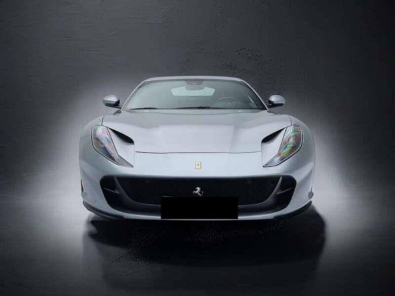 Plateado Usado 2019 Ferrari 812 Coupe | 329.900 € (Un poco caro) - Imagen 1/3