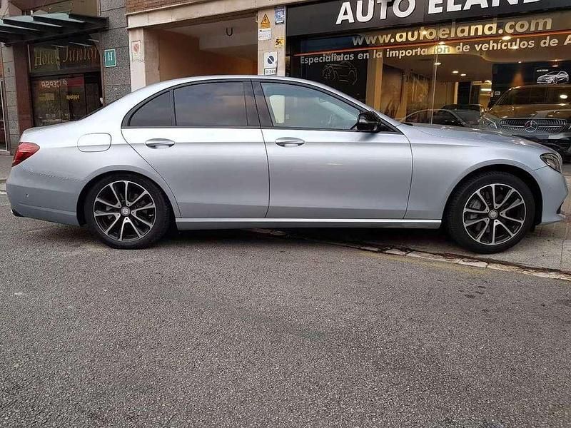 Plateado Usado 2016 Mercedes E220 Avantgarde Berlina | 30.900 € (Precio justo) - Imagen 1/4