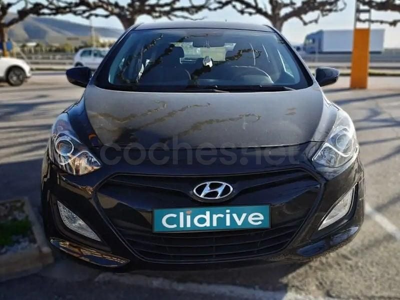 Usado Hyundai i30 90 CV (66 kW) 2013 Negro Berlina