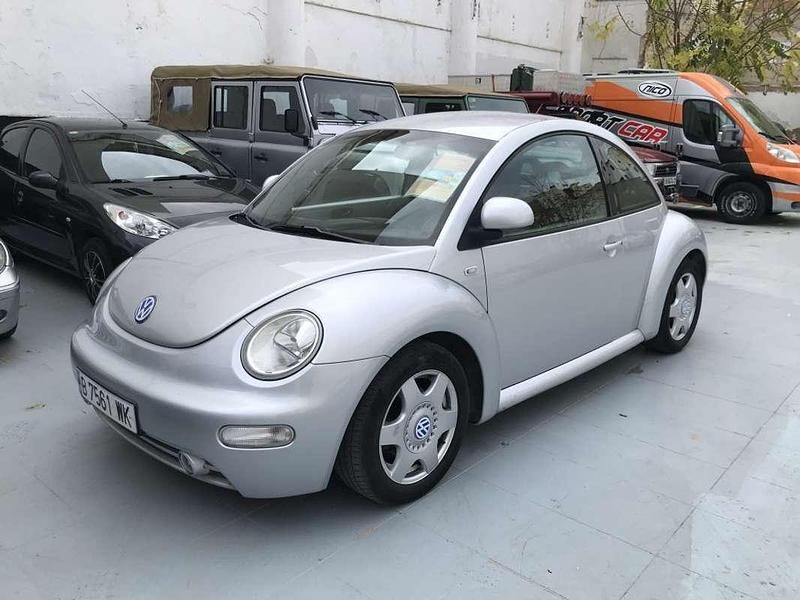 Usado VW Beetle 116 CV (85 kW) 2000 Plateado Utilitario