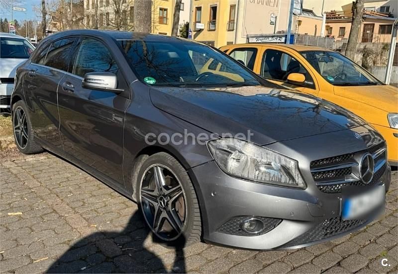 Usado Mercedes A180 Urban 122 CV (89 kW) 2015 Gris / plata Berlina