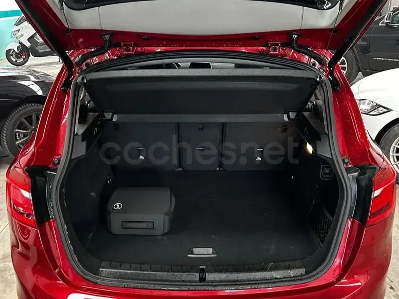 Usado BMW 225 Active Tourer iPerformance 224 CV (164 kW) 2017 Granate Monovolumen