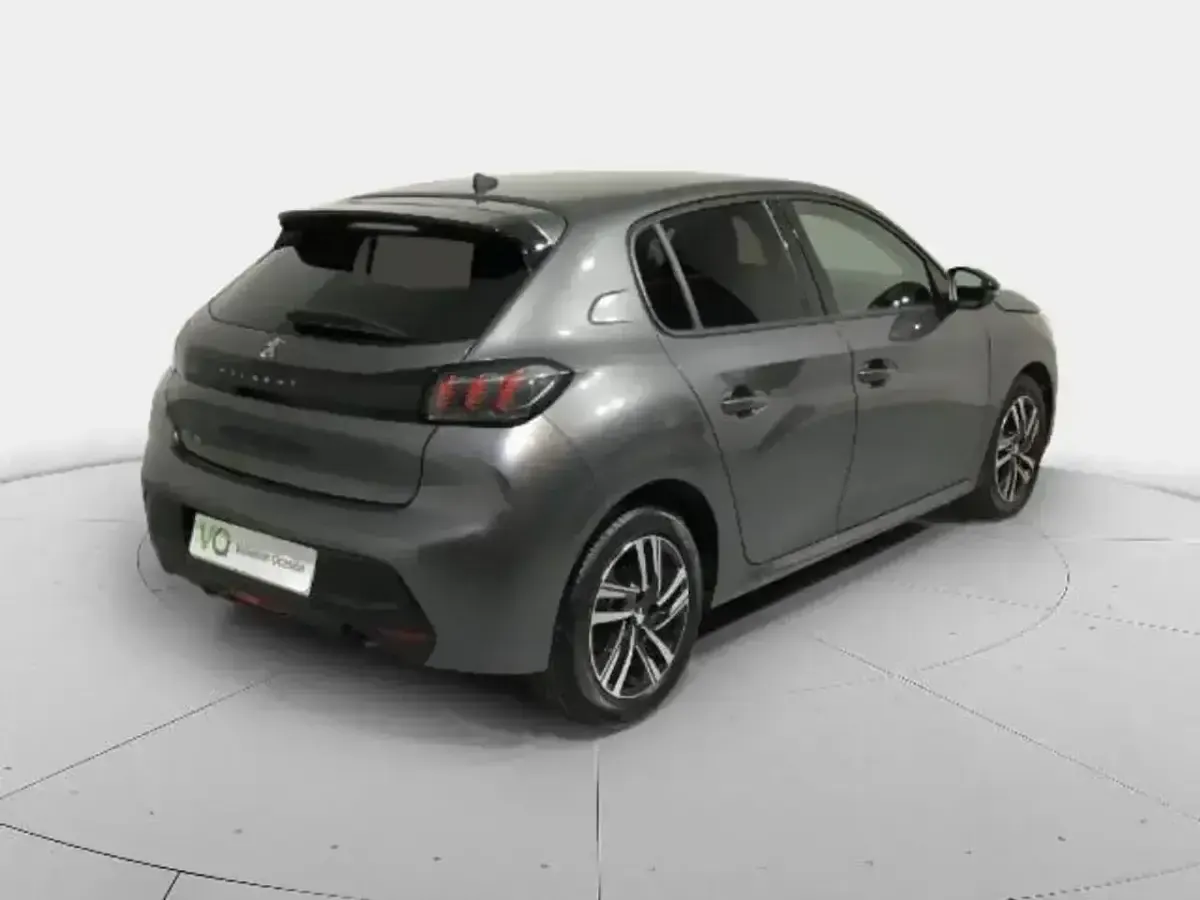 Usado Peugeot 208 Allure 101 CV (74 kW) 2022 Gris Utilitario