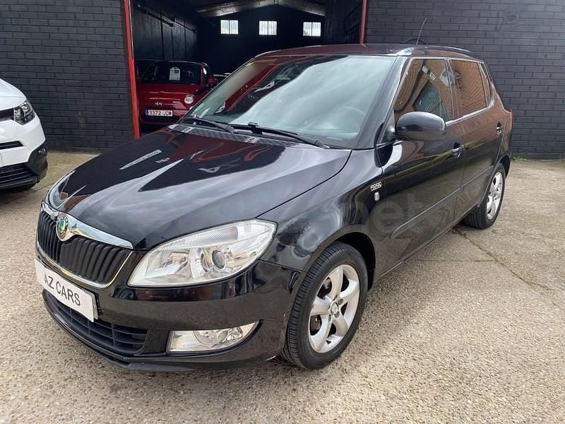 Usado Skoda Fabia Family 75 CV (55 kW) 2011 Negro Berlina