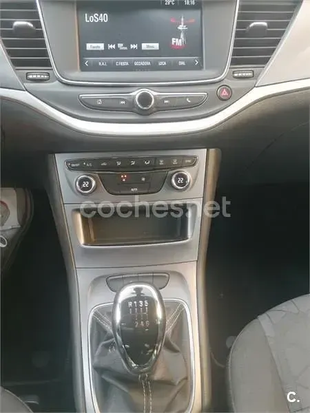 Usado Opel Astra 125 CV (91 kW) 2019 Rojo Berlina