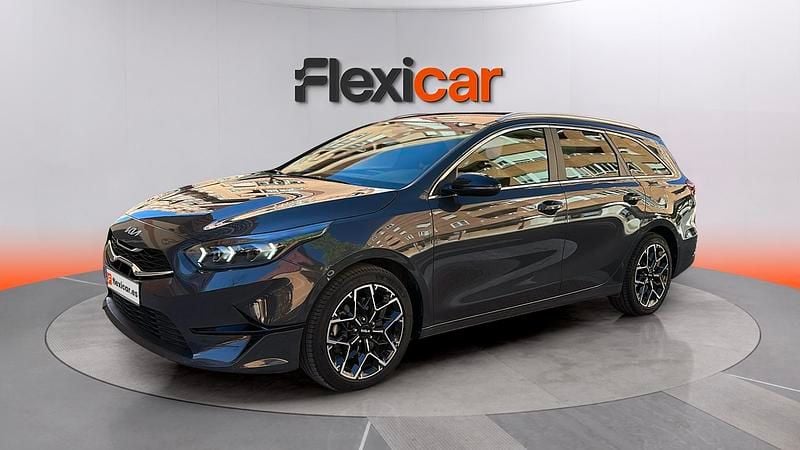 Usado Kia Ceed Style 100 CV (73 kW) 2025 Negro Utilitario