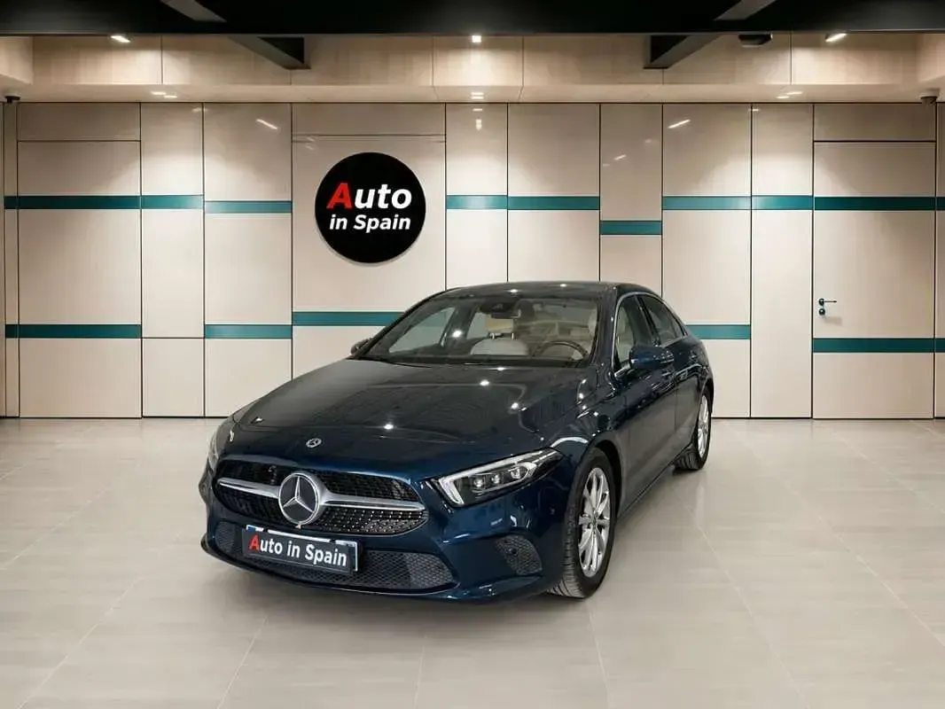 Usado Mercedes A180 116 CV (85 kW) 2019 Azul Berlina