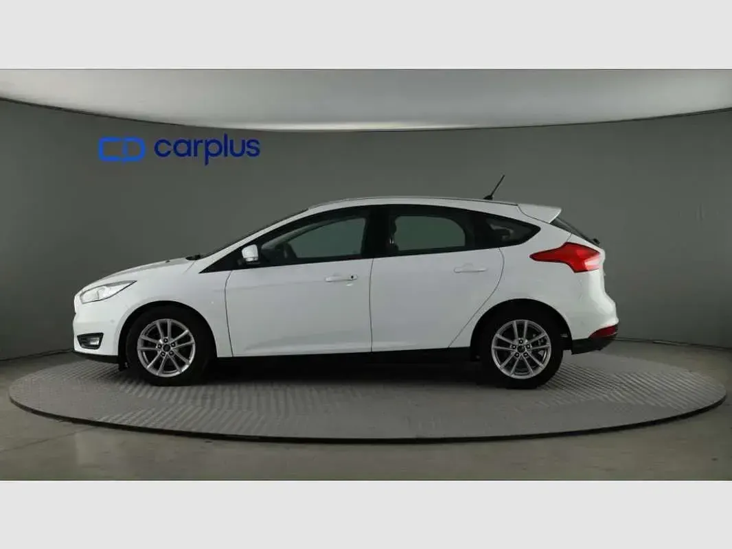 Usado Ford Focus Trend 101 CV (74 kW) 2018 Azul Utilitario